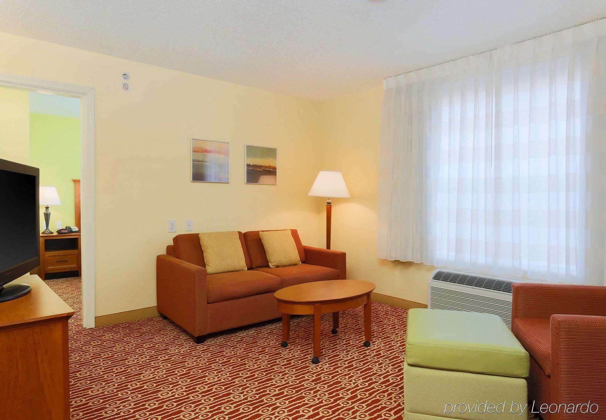 ทาวน์เพลซ สวีท ลับบ็อก Hotel ภายนอก รูปภาพ