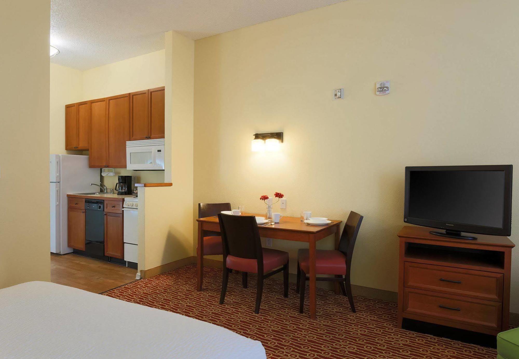 ทาวน์เพลซ สวีท ลับบ็อก Hotel ภายนอก รูปภาพ